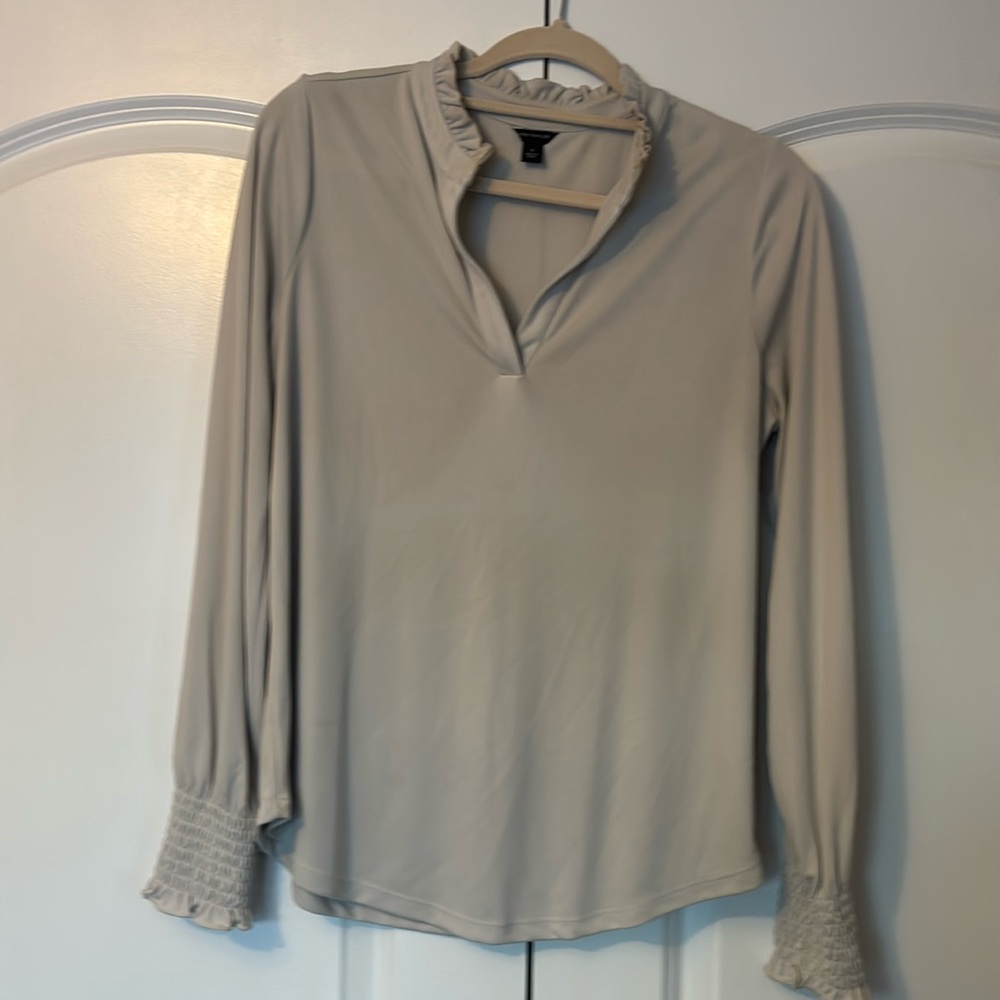 Ann Taylor size M gray shirt long sleeve